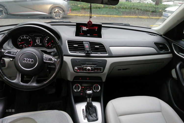 Audi Q3 2014 car image #11