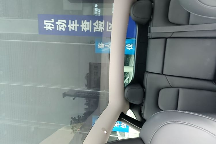 Tesla Model Y 2024 car image #18
