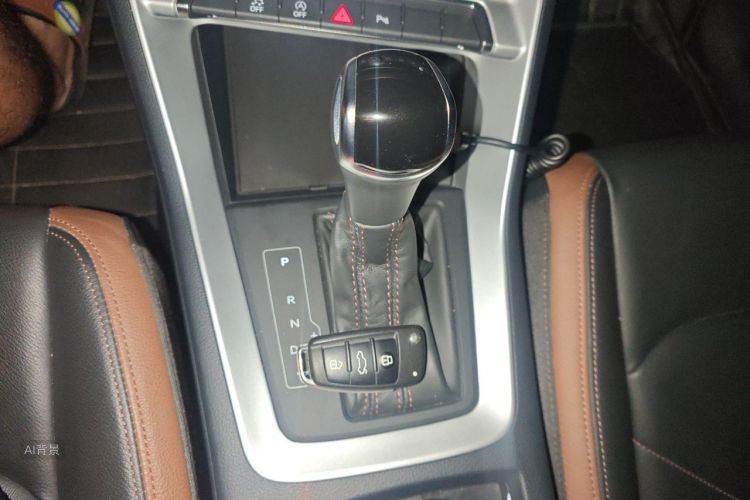 Audi Q3 2020 car image #16