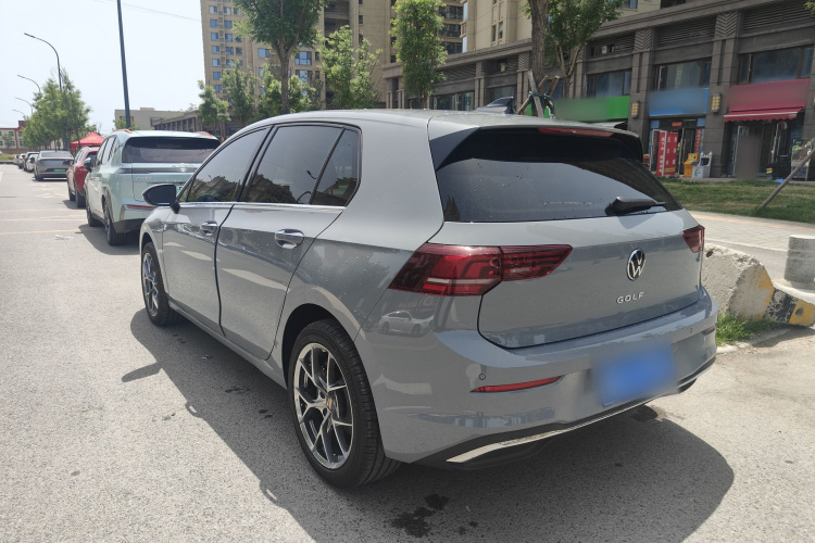 Volkswagen Golf 2026 car image #6