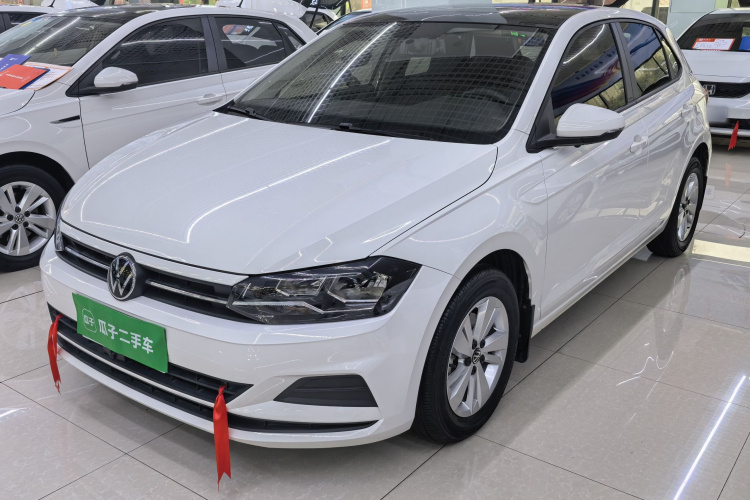 Volkswagen Polo 2021 car image #2