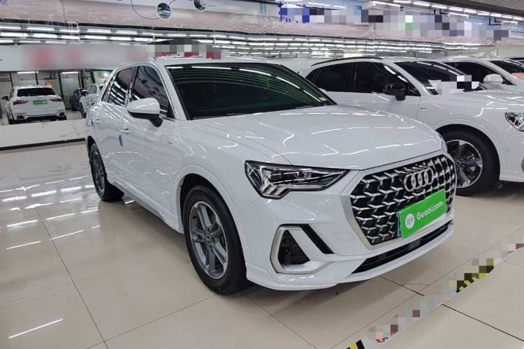 Audi Q3 2023 car image #6