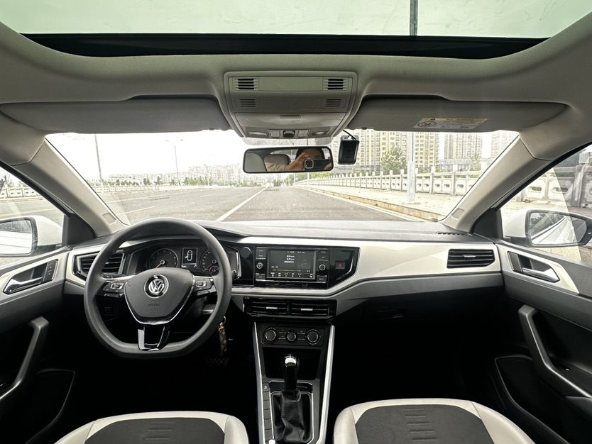 Volkswagen Polo 2021 car image #2