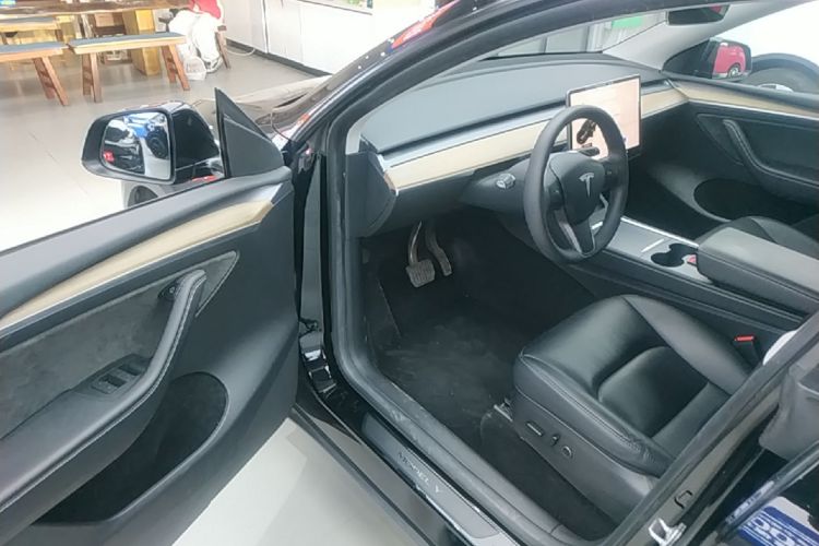 Tesla Model Y 2023 #16 Tesla Model Y 2023 car image #16