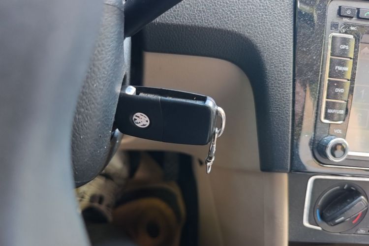 Volkswagen Santana 2015 car image #10