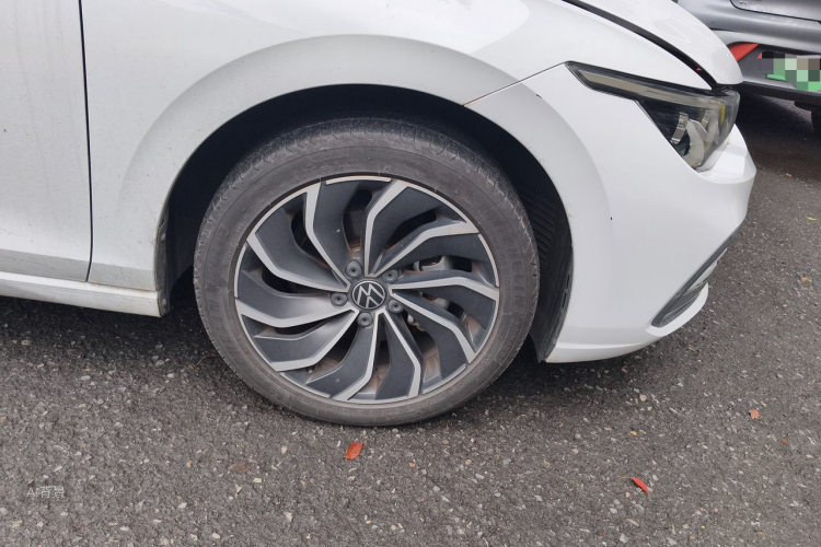 Volkswagen Golf 2021 car image #9