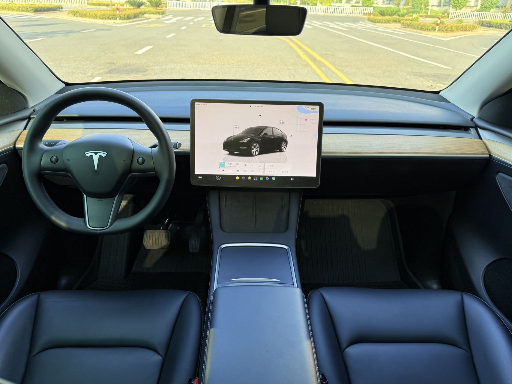 Tesla Model Y 2023 #5 Tesla Model Y 2023 car image #5