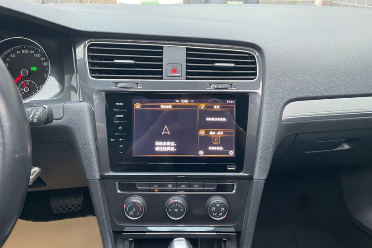 Volkswagen Golf 2019 car image #20