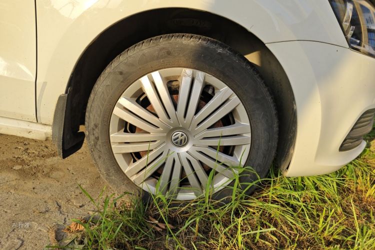 Volkswagen Polo 2017 car image #9