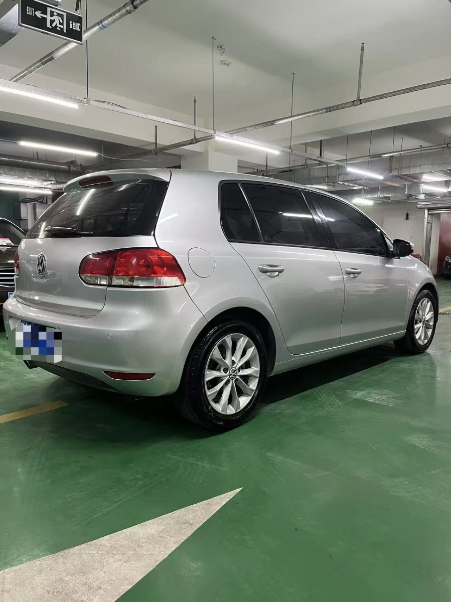 Volkswagen Golf 2012 car image #9