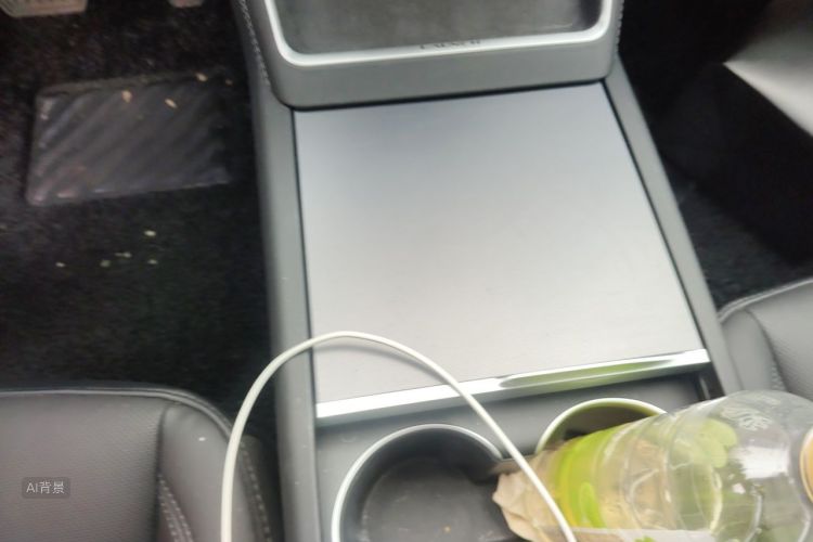 Tesla Model Y 2025 car image #10