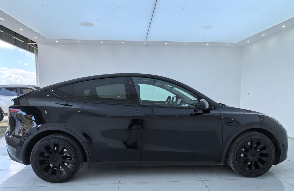 Tesla Model Y 2023 immagine di auto #6