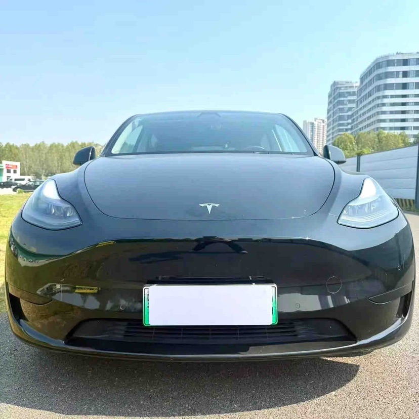 Tesla Model Y 2022 صورة سيارة #2