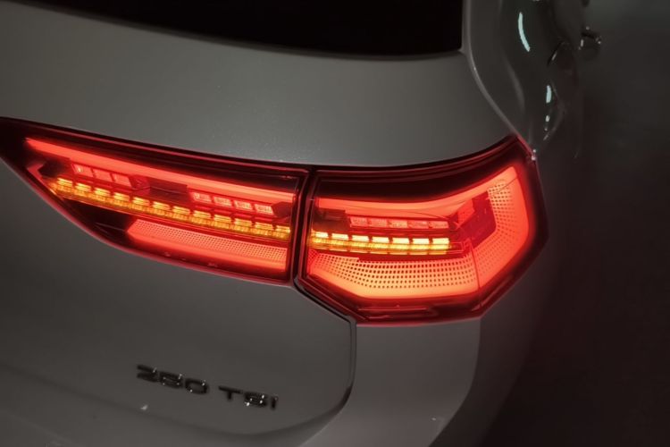 Volkswagen Golf 2022 car image #8