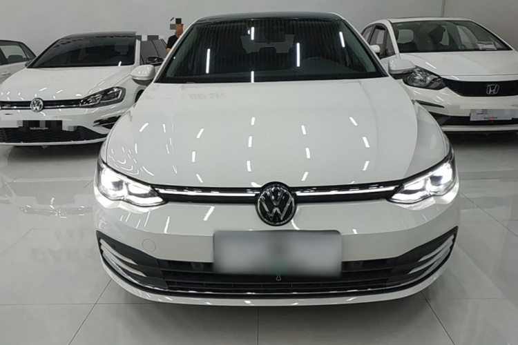 Volkswagen Golf 2022 car image #3
