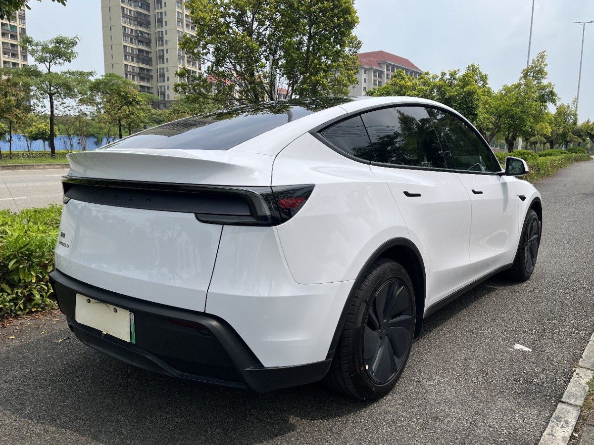 Tesla Model Y 2025 #7 Tesla Model Y 2025 car image #7