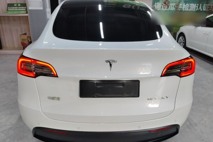 Tesla Model Y 2023 #4 Tesla Model Y 2023 car image #4