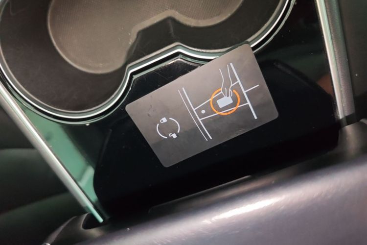 Tesla Model 3 2020 car image #9