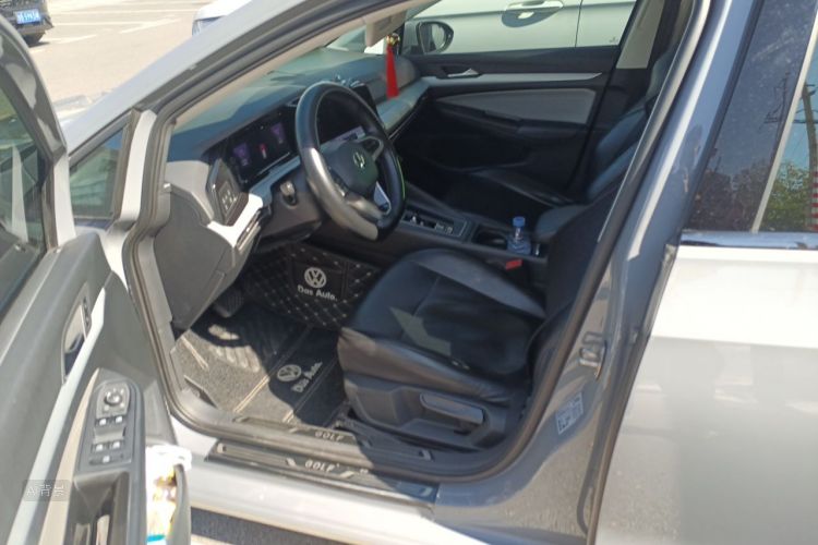 Volkswagen Golf 2021 car image #17