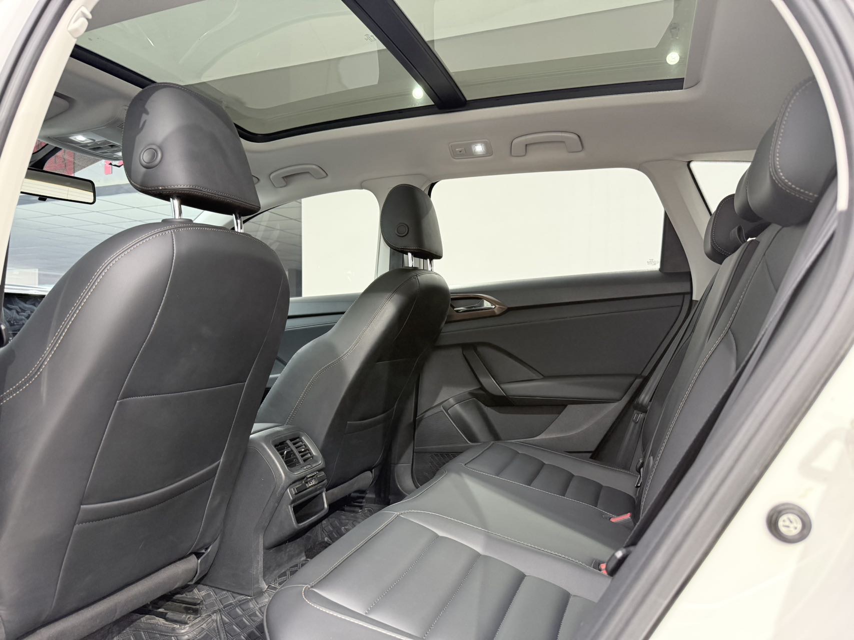 Volkswagen Tharu 2022 imagem de carro #12