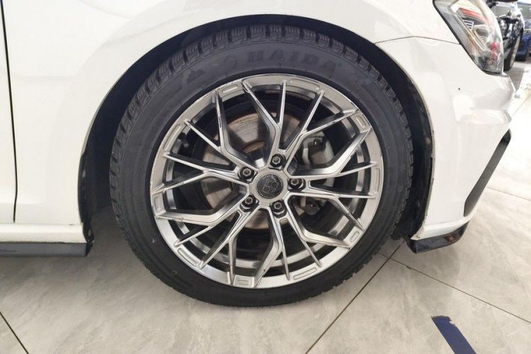 Volkswagen Golf 2020 car image #6