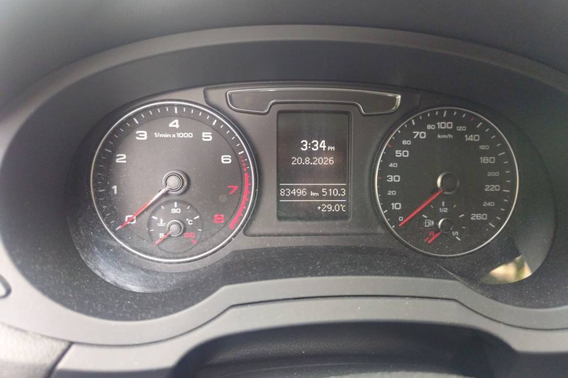 Audi Q3 2017 car image #25