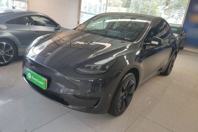 Tesla Model Y 2025 #2 Tesla Model Y 2025 car image #2