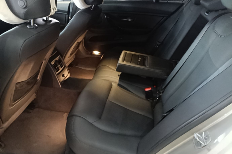 BMW 3 Series 2017 car image #17