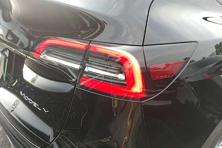 Tesla Model Y 2023 #8 Tesla Model Y 2023 car image #8