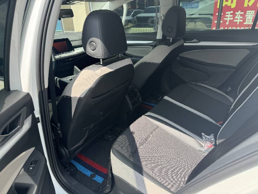 Volkswagen Golf 2022 car image #8