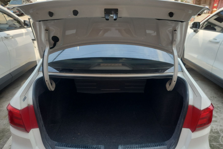 Volkswagen Santana 2016 صورة سيارة #19