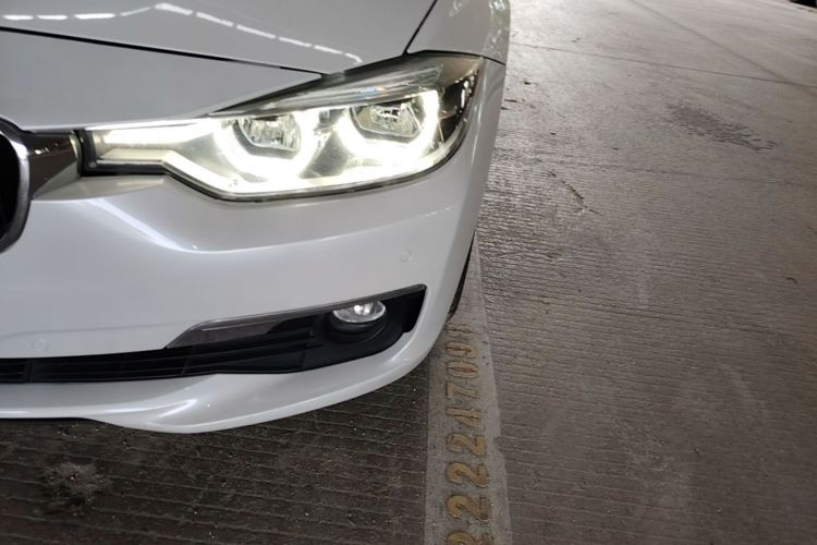 BMW 3 Series 2017 car image #23