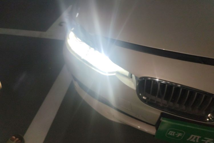 BMW 3 Series 2018 car image #8