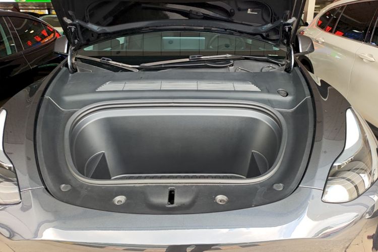 Tesla Model Y 2024 car image #20