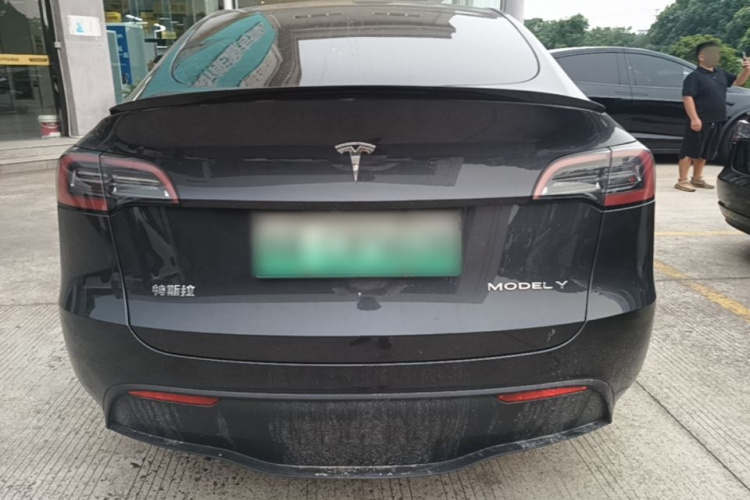 Tesla Model Y 2024 #6 Tesla Model Y 2024 car image #6