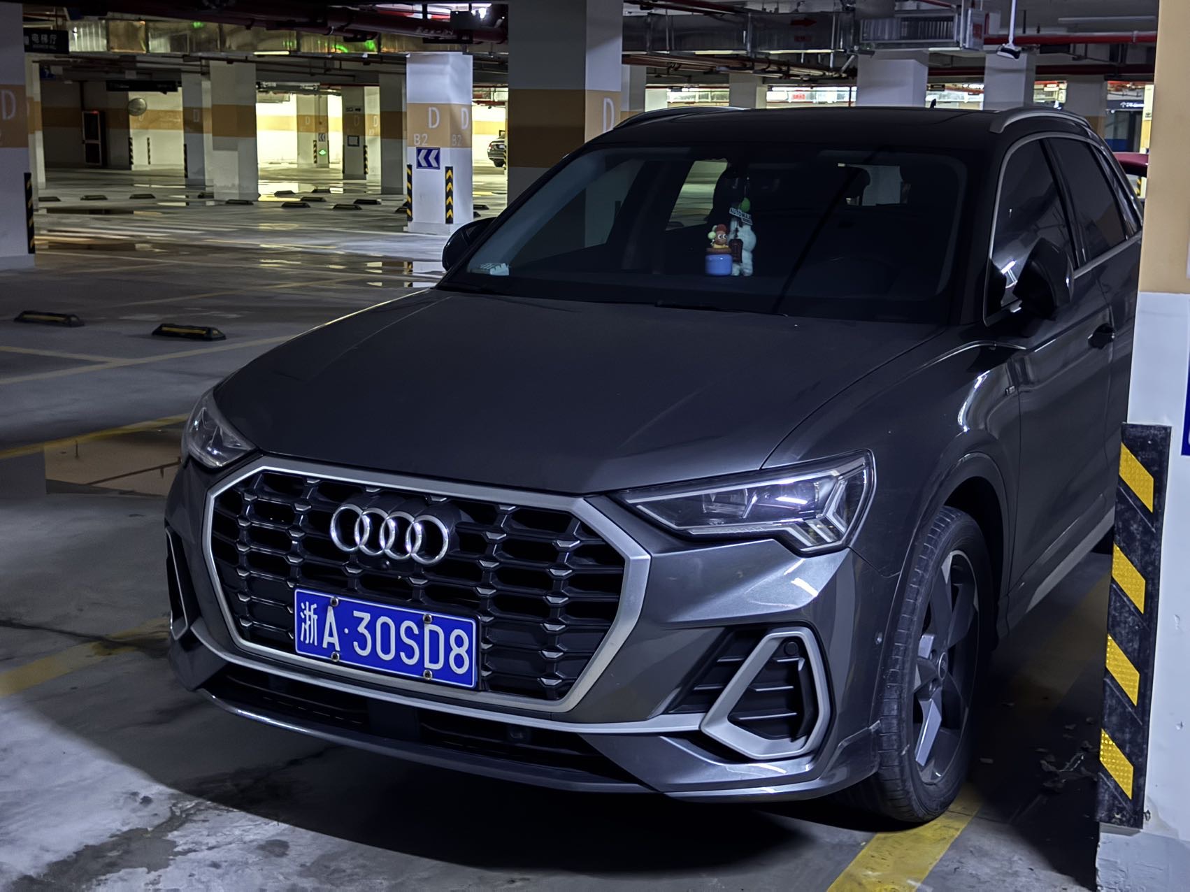 Audi Q3 2023 car image 
