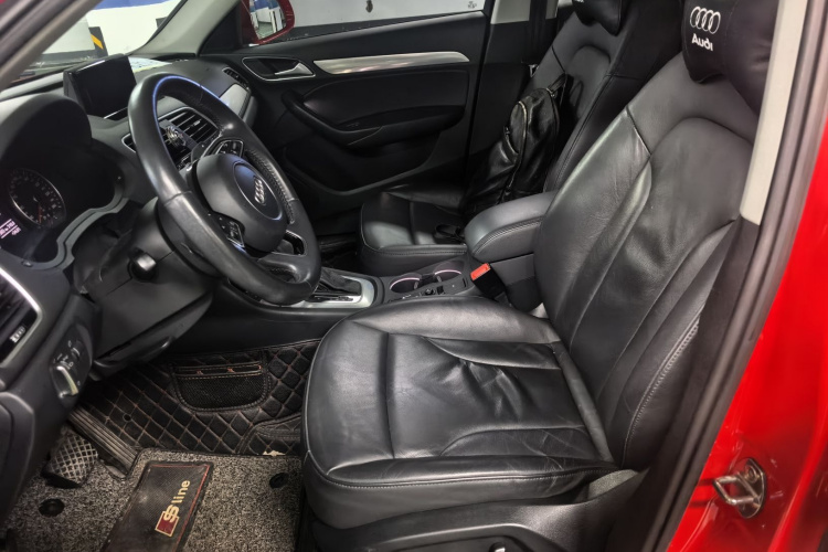 Audi Q3 2017 car image #18