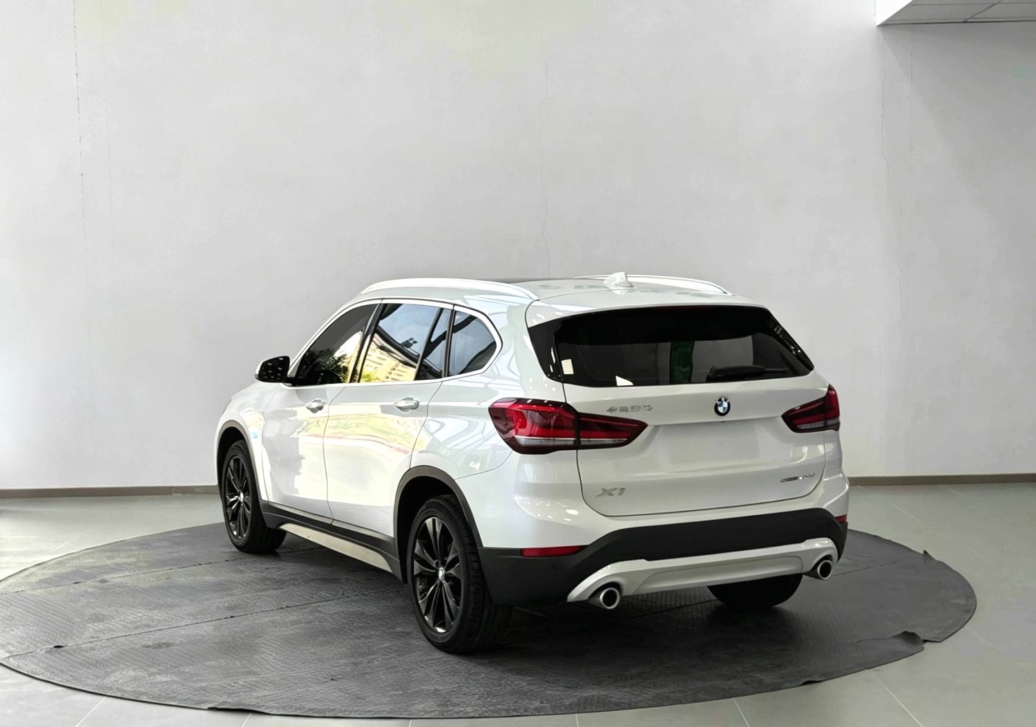 BMW X1 2022 car image #2
