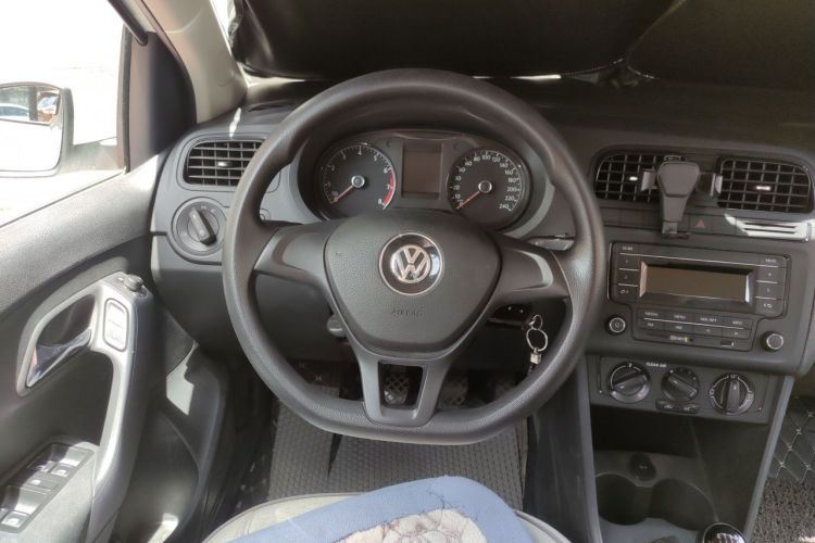 Volkswagen Polo 2017 car image #11