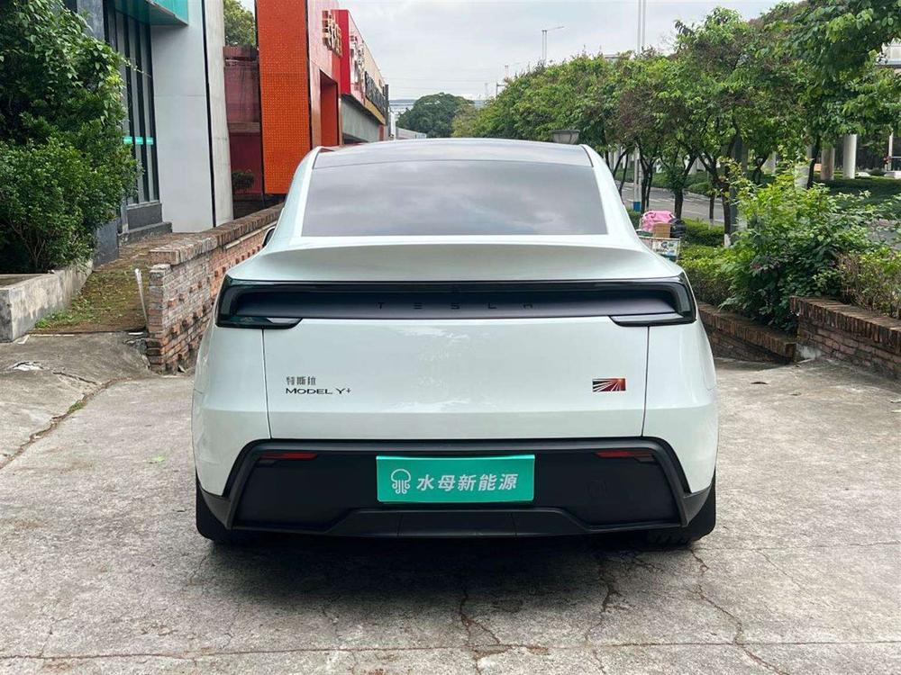 Tesla Model Y 2025 #6 Tesla Model Y 2025 car image #6