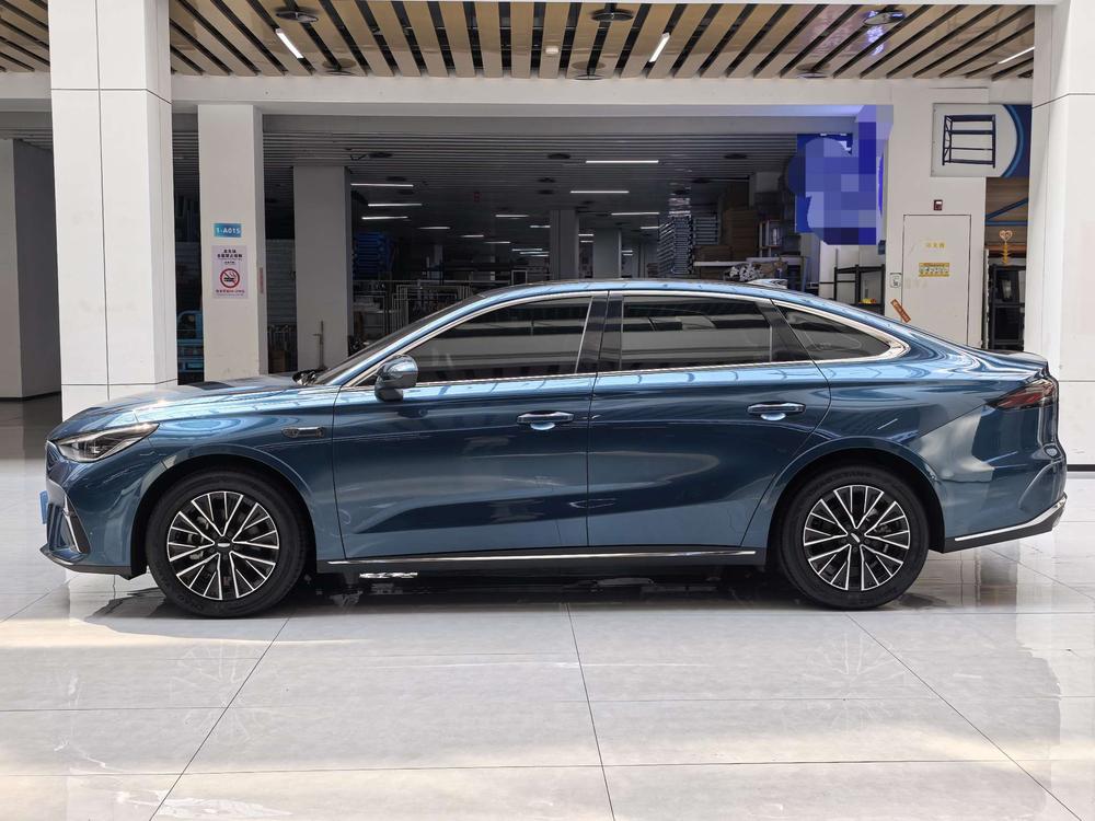 GEELY Emgrand 2025 car image #3