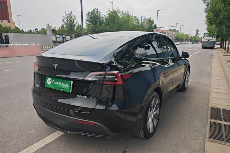 Tesla Model Y 2022 #7 Tesla Model Y 2022 car image #7