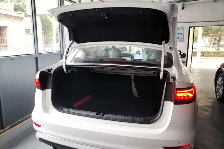 GEELY Emgrand 2026 car image #21