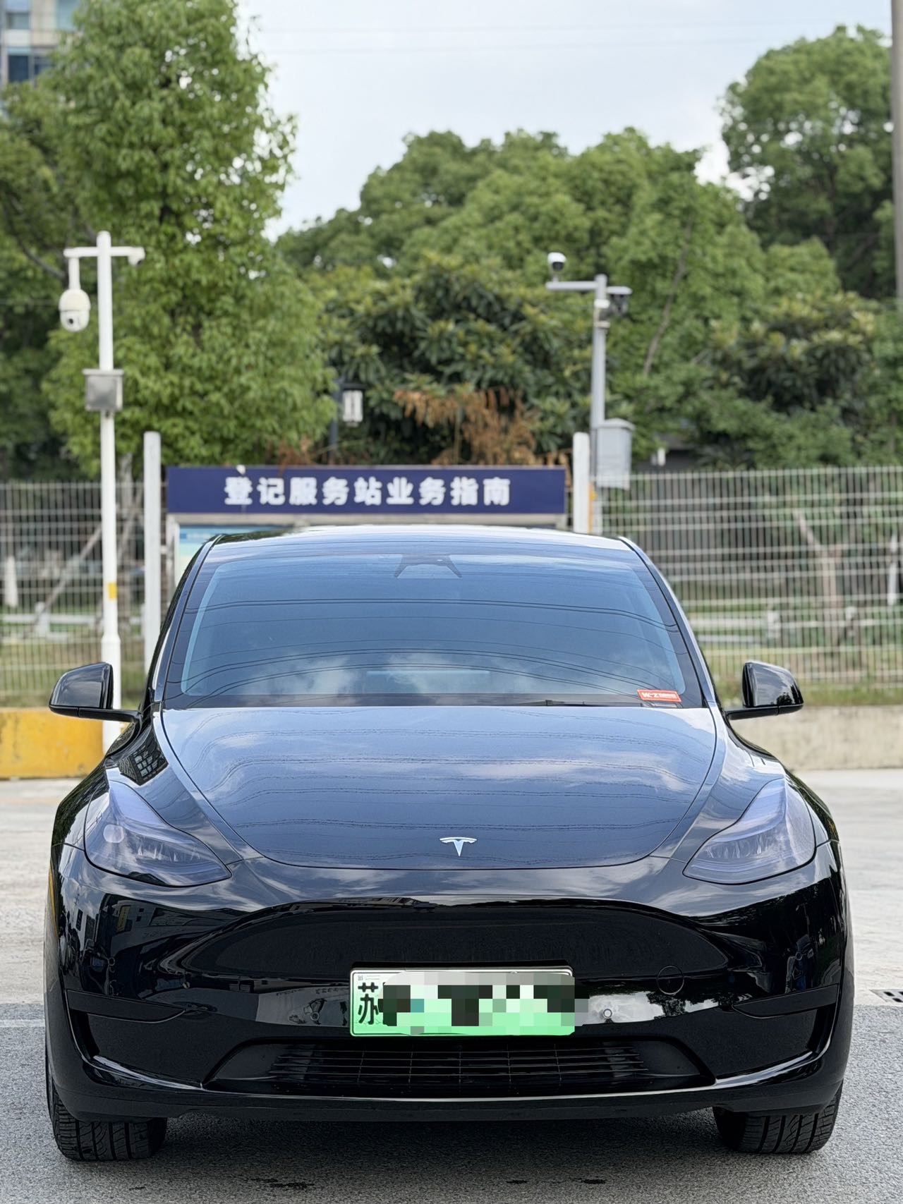 Tesla Model Y 2023 car image #2
