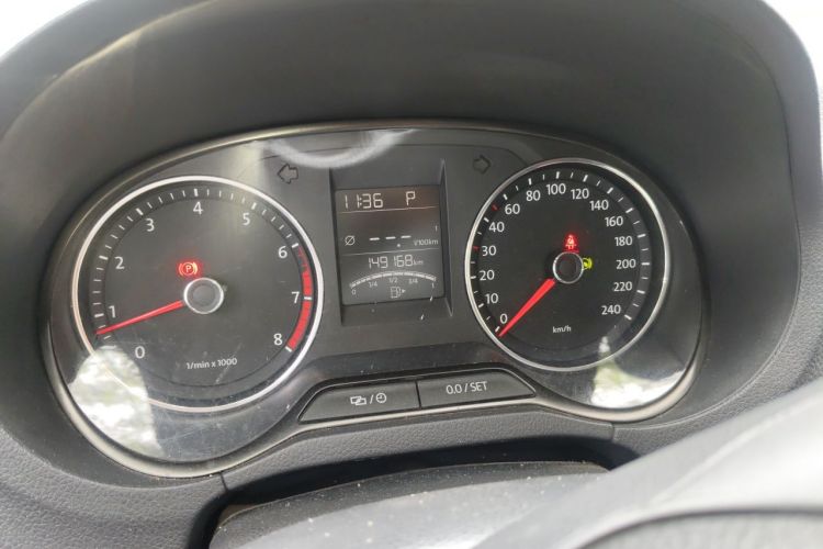 Volkswagen Polo 2015 car image #12