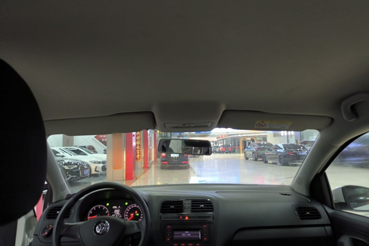 Volkswagen Polo 2018 car image #18
