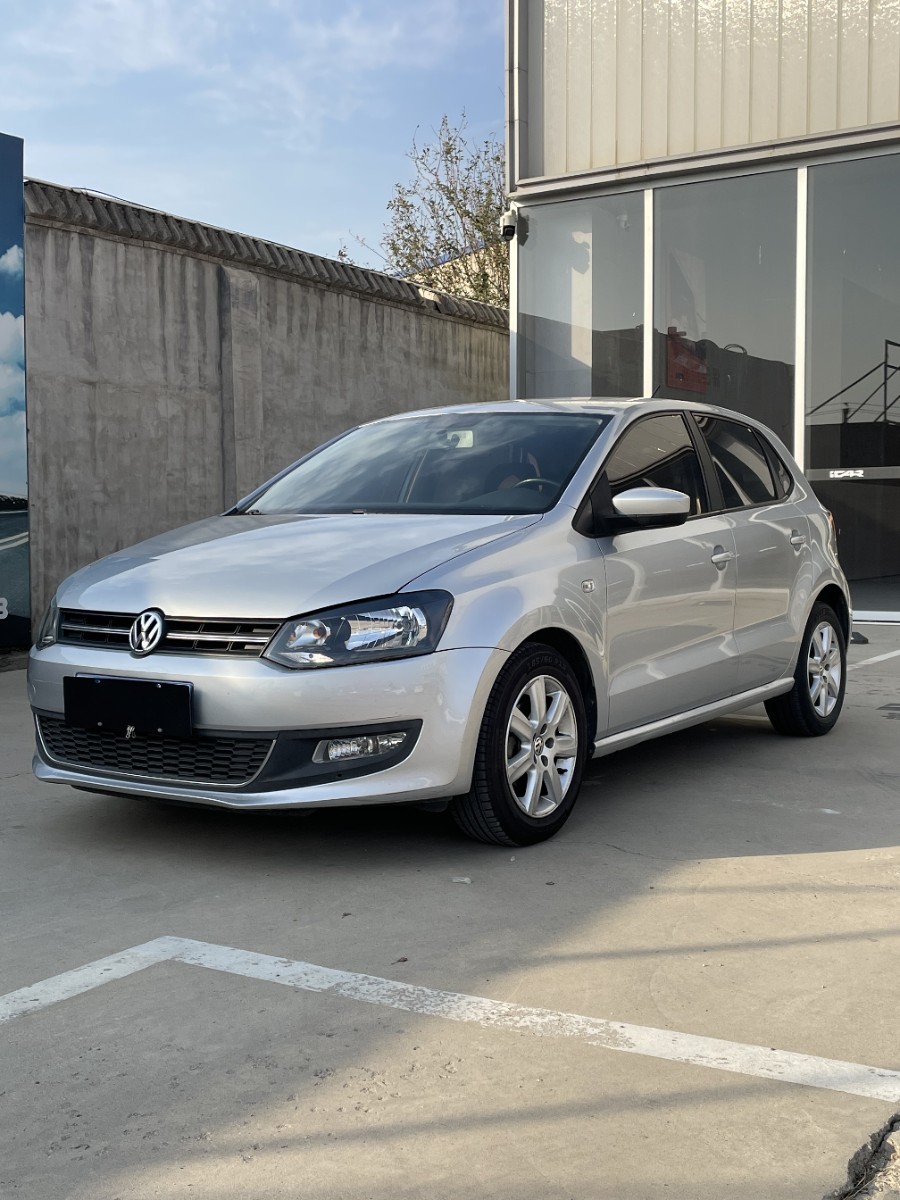 Volkswagen Polo 2011 Volkswagen Polo 2011 car image