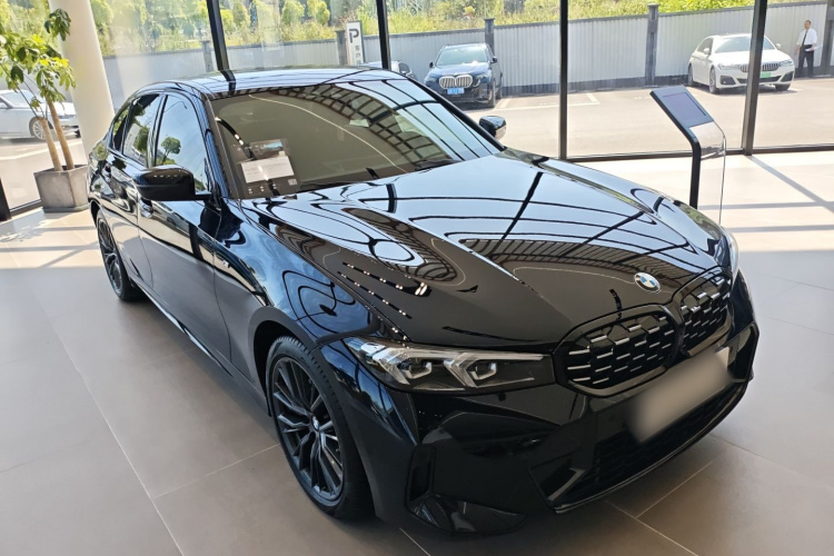 BMW 3 Series 2024 صورة سيارة #4