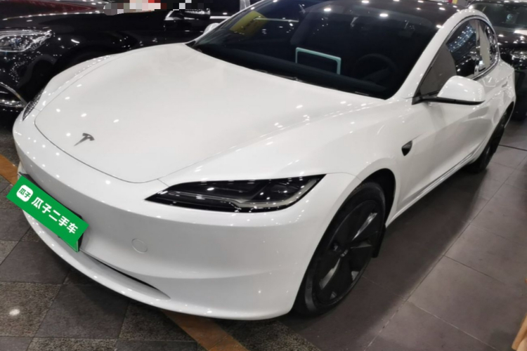 Tesla Model 3 2024 car image #2