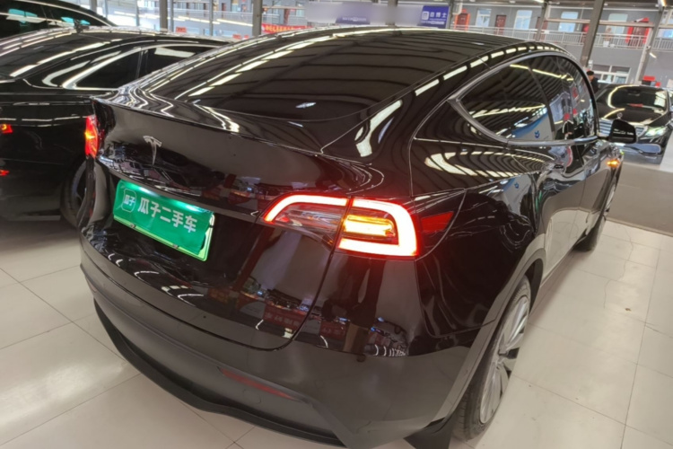 Tesla Model Y 2023 #7 Tesla Model Y 2023 car image #7